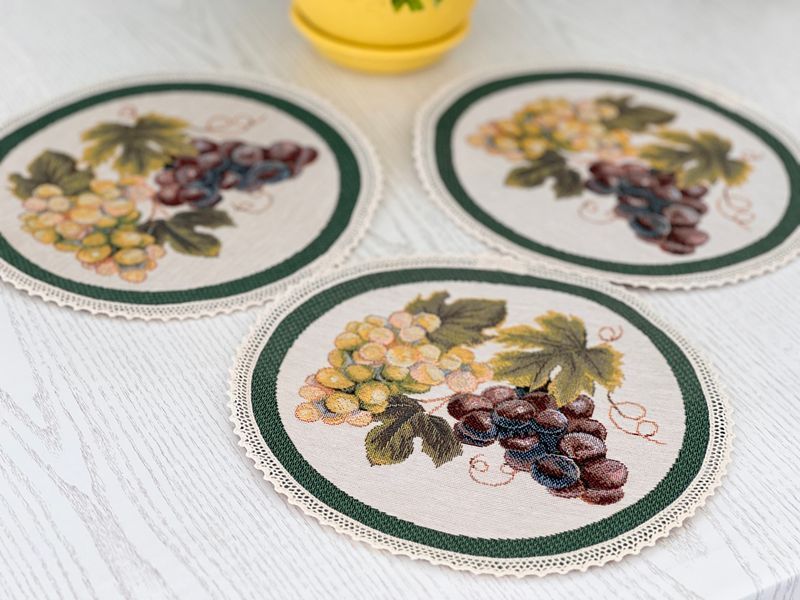 Tapestry placemat with lace ROUND044VE-20D