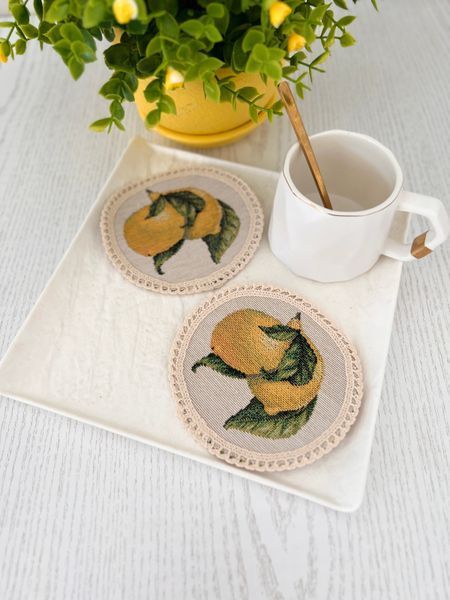 Tapestry placemat with lace ROUND044VE-10D