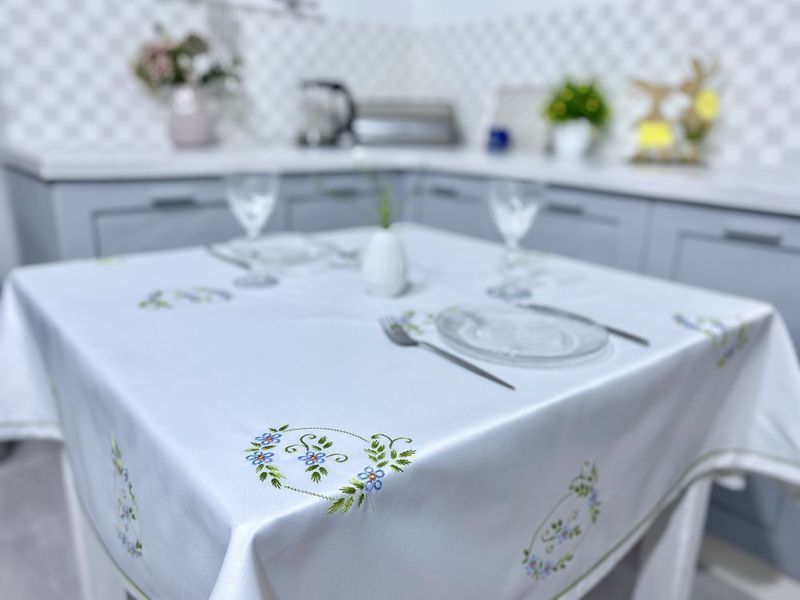 Haftowany obrus wielkanocny SKVV039, 136x140, Kwadrat, Wielkanoc, Haft, 100% poliester