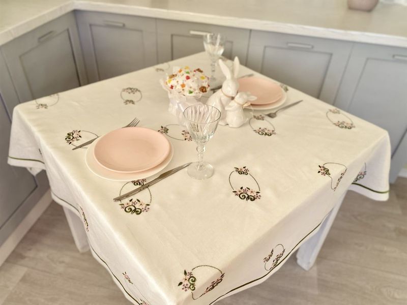 Скатертина вишивана великодня SKVV038B SKVV038B-136 фото