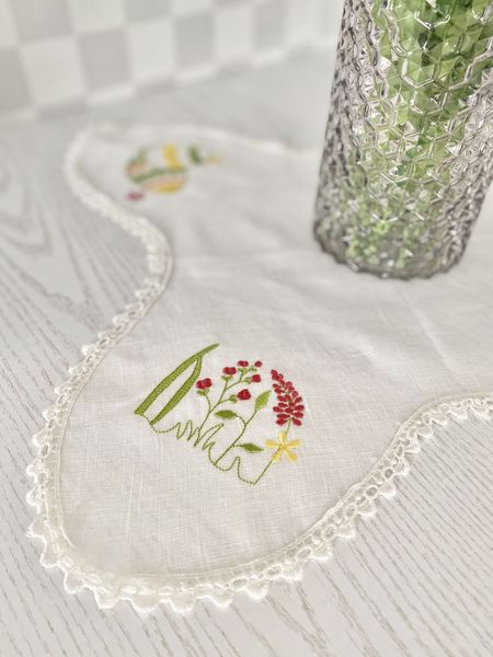Embroidered napkin in a bread box SRVV03, 35x35, Easter, Embroidery, 100% linen