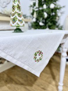 Вишивана новорічна скатертина SKV16-180-P "Різдв'яний вінок" (140х180)