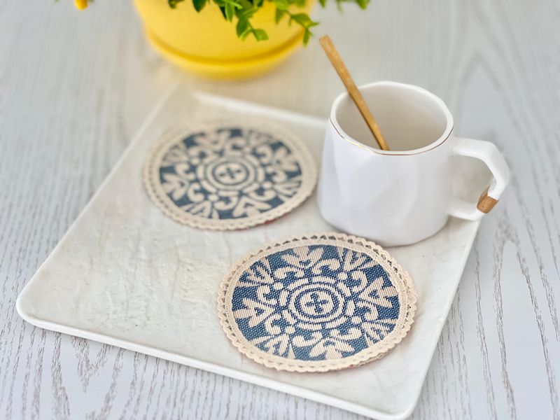 Tapestry placemat with lace LIRIOS-10D-6