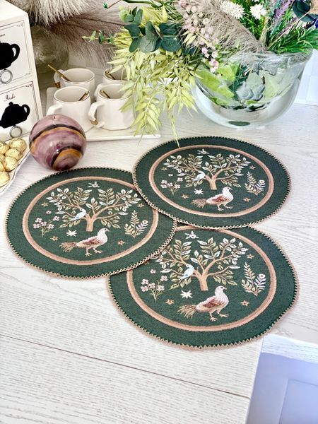 Tapestry placemat with lace ROUND1342VEO-25D, &Oslash;25, 25, 25, Round, With animals, Without lurex, 75% polyester, 22% cotton, 3% acrylic, Tapestry