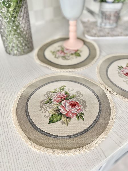 Tapestry placemat with lace ROUND386LIM-30D